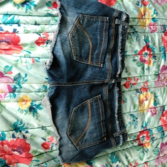 Shorts - Picture 3 of 4